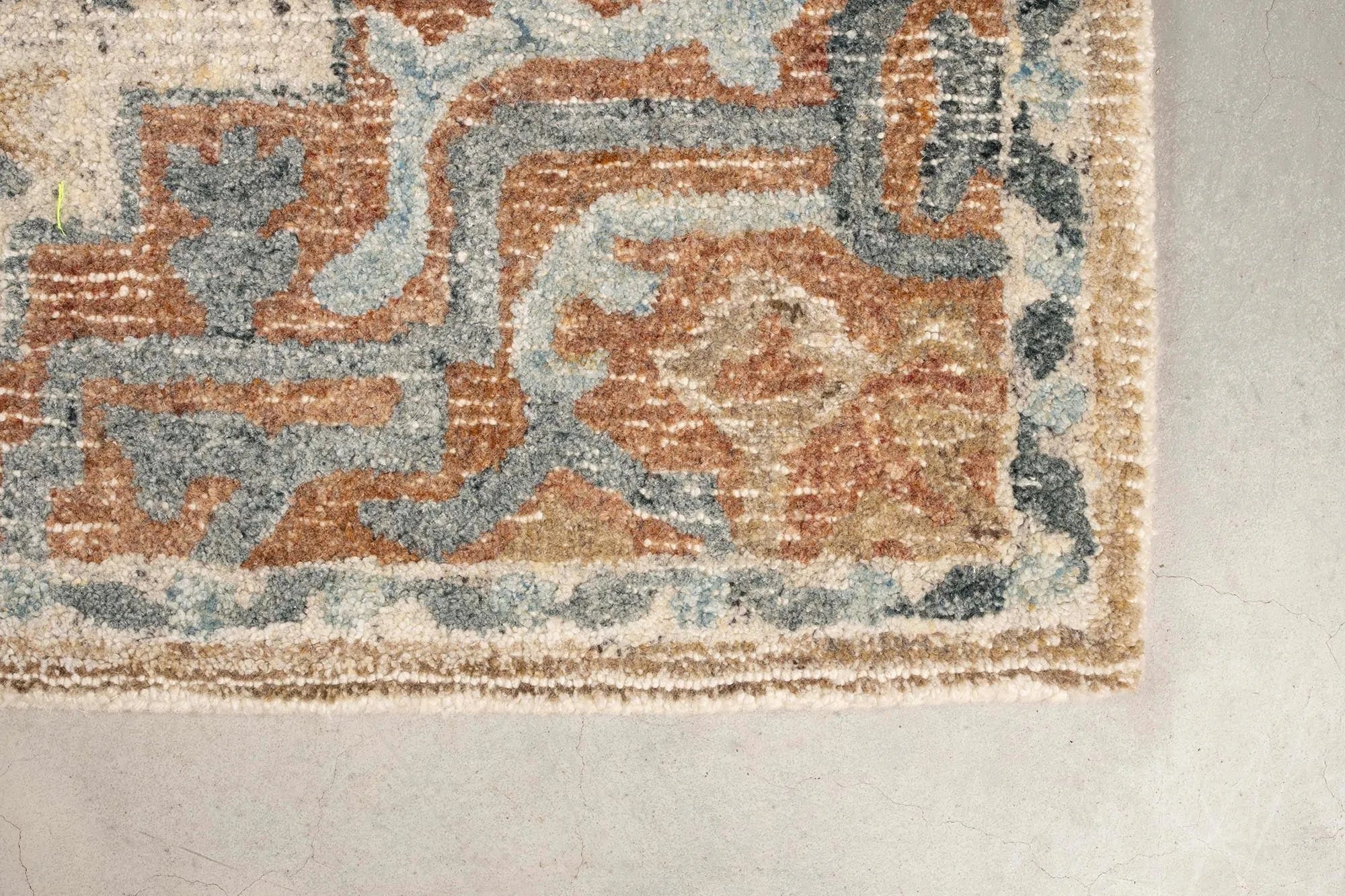 Teppich Amori: Eleganz und Komfort für zeitlose Wohnräume.