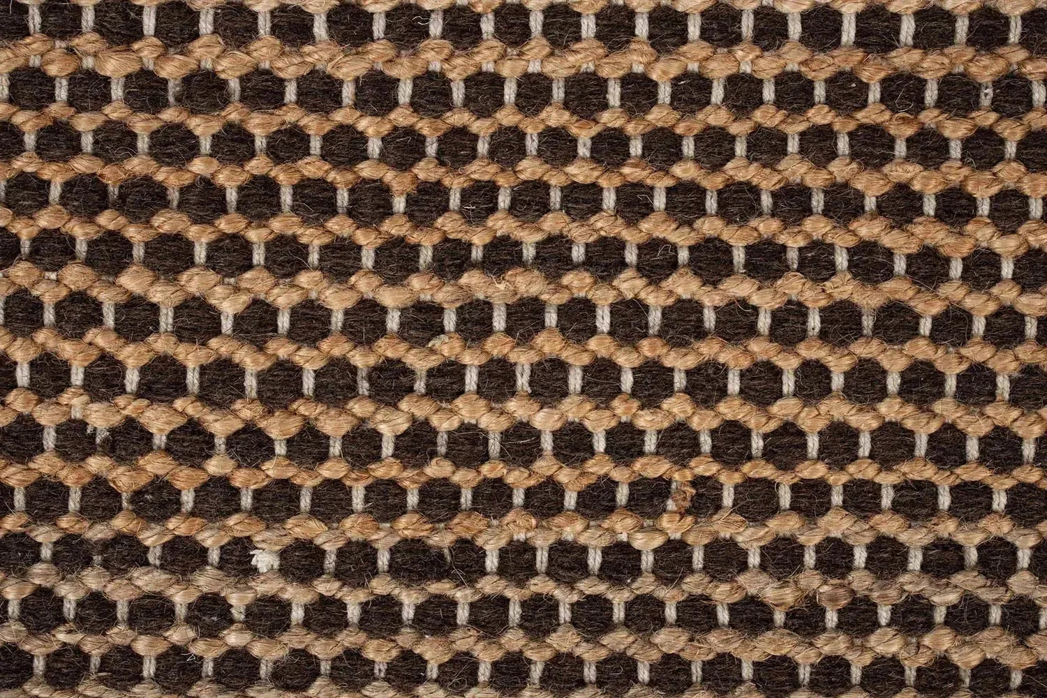 Teppich Djahe: Stilvolle Eleganz und Wärme für Ihr Zuhause.
