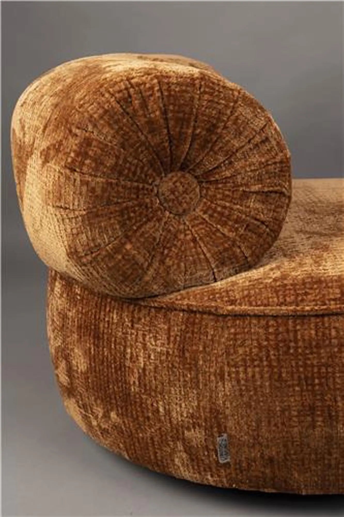 Dutchbone Sessel Tilbury: Komfort und Stil in zeitlosem Design.