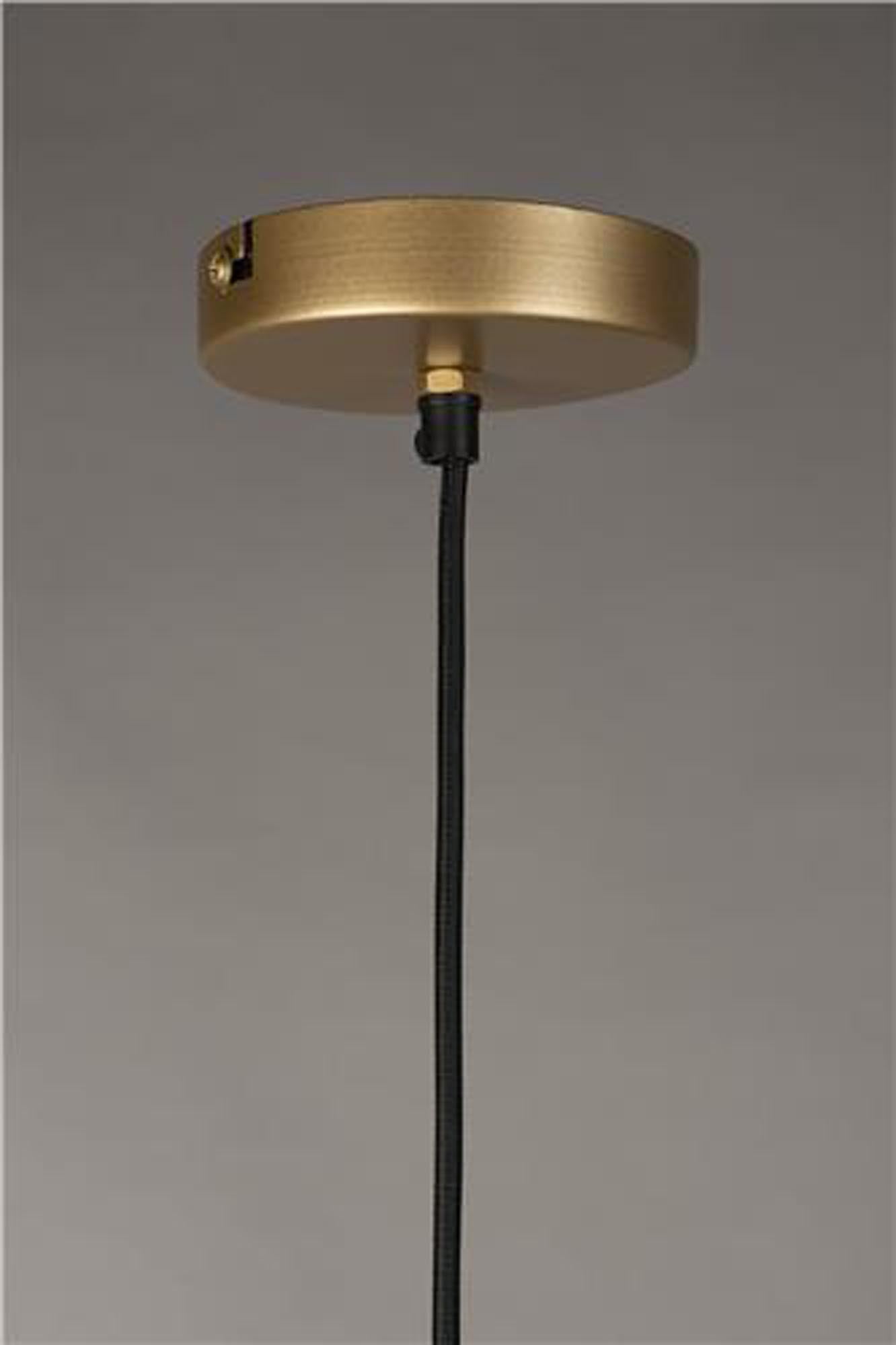 Pendelleuchte Cath S: Zeitlose Eleganz trifft auf modernes Design.
