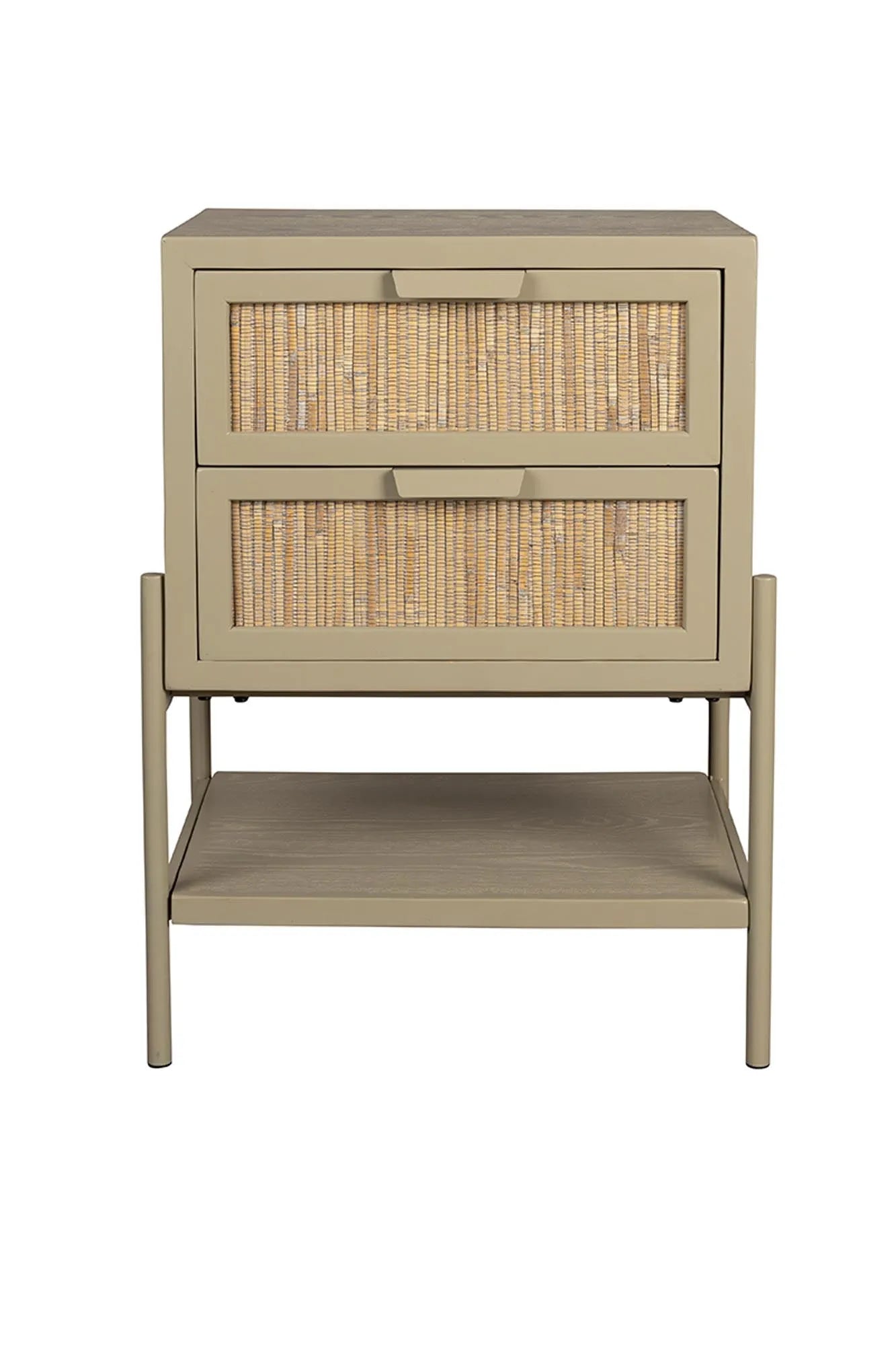 Der Yasu Beistelltisch von Dutchbone: Eleganz trifft auf Funktionalität. Aus Tanne mit Rattan-Details, ideal für jeden Raum.