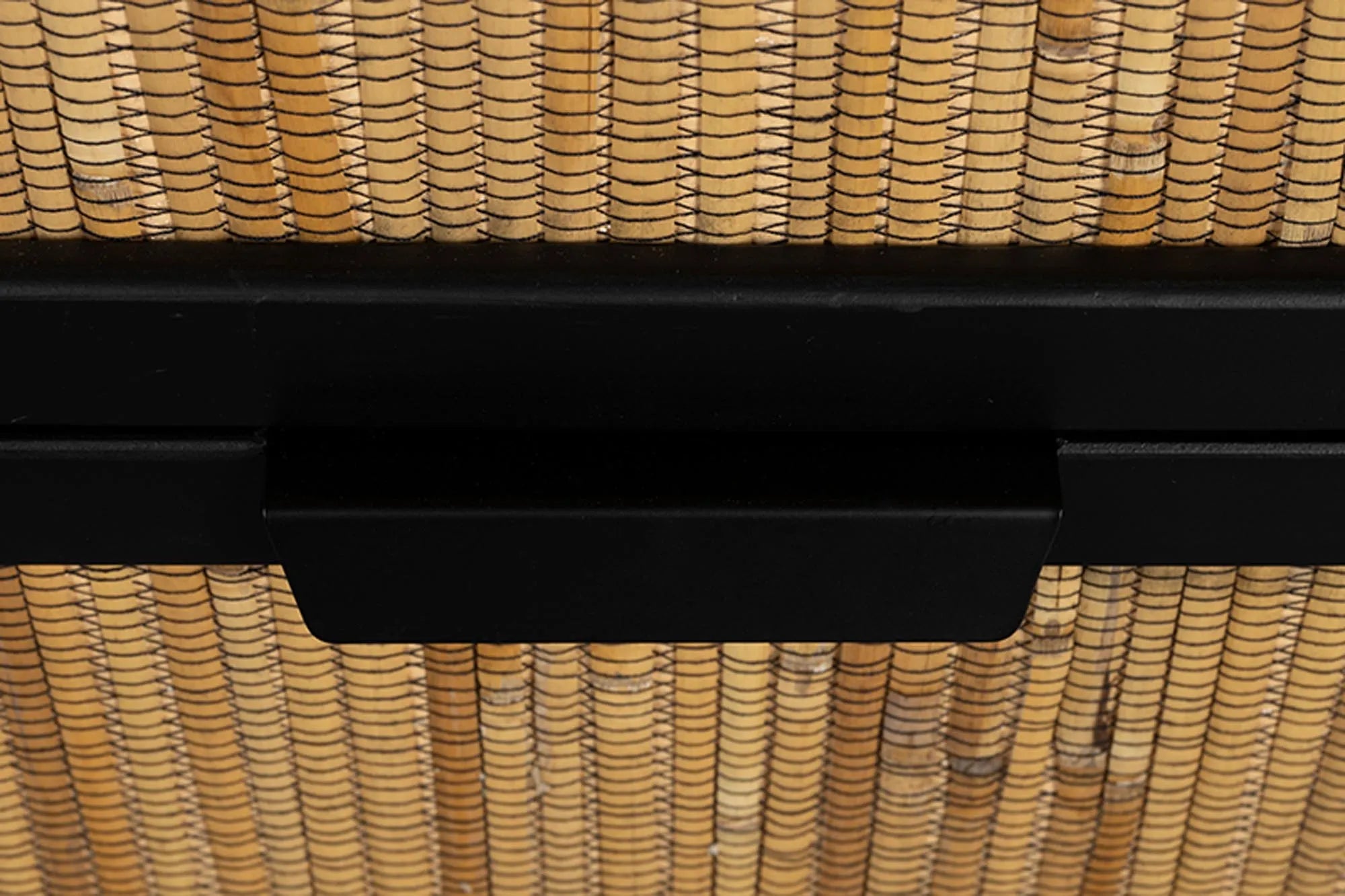 Yasu Beistelltisch: Modernes Rattan-Design von Dutchbone.