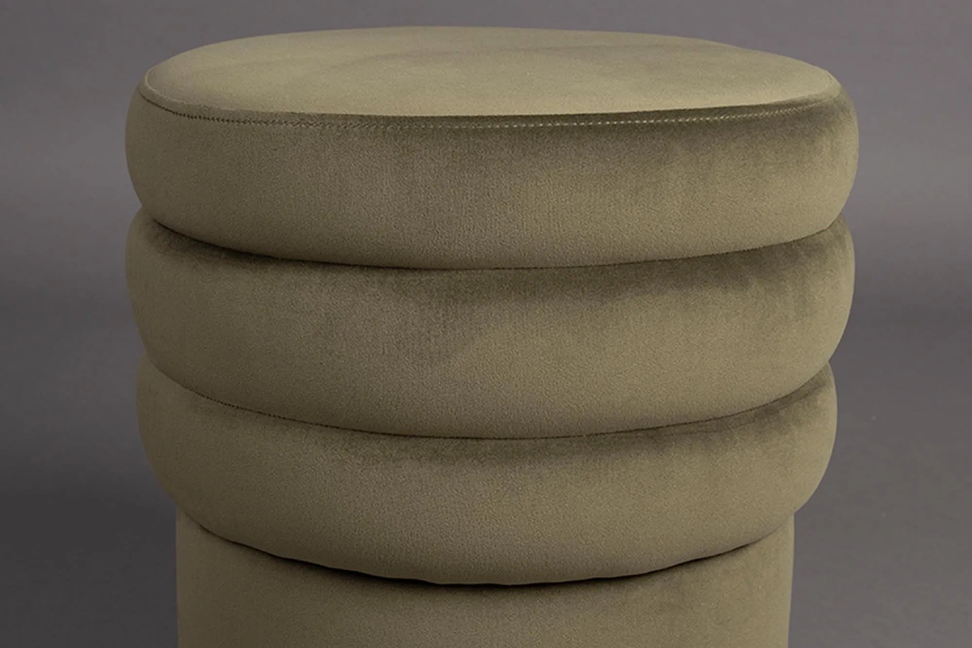 Eleganter Dutchbone Hocker Aditi: Perfekte Ergänzung für jedes Zuhause.