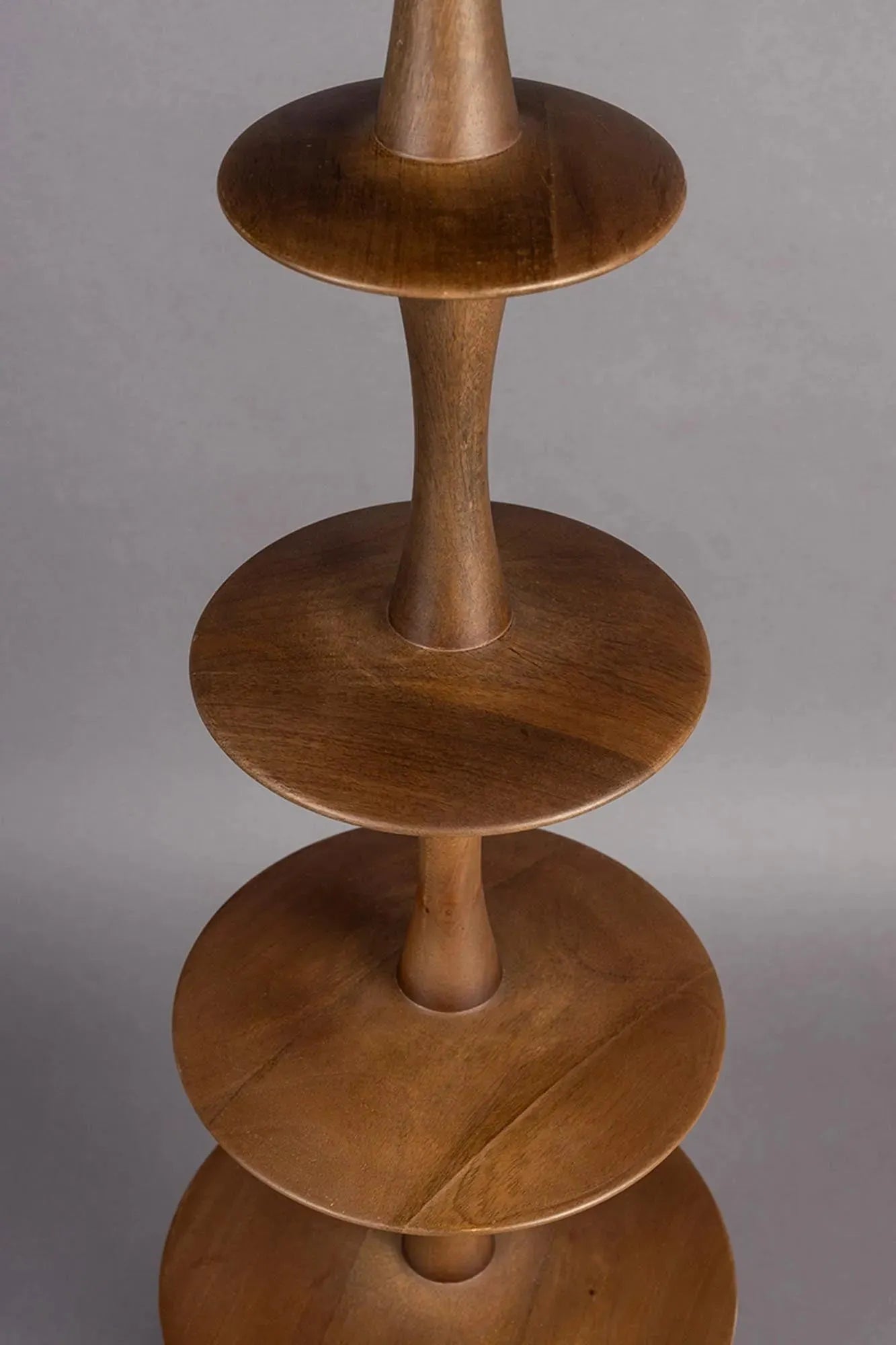 Stilvolle Stehleuchte Cath von Dutchbone mit modernem Design.