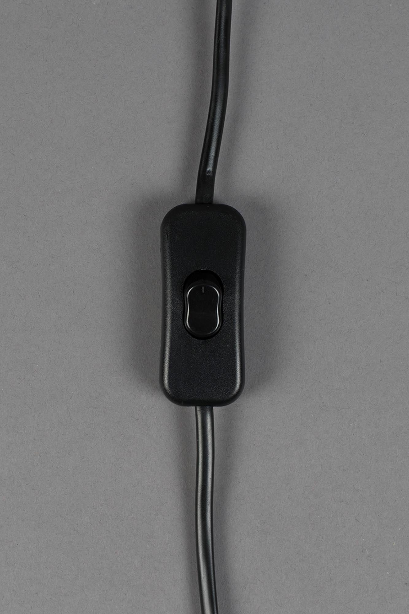 Elegante Tischleuchte Cath: Mangoholz und Leinen von Dutchbone.