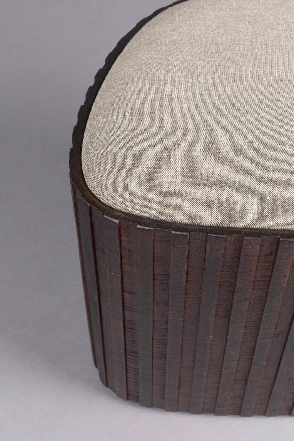 Eleganter Sitzpouf Bay Low: Stil und Stauraum in einem Möbelstück.