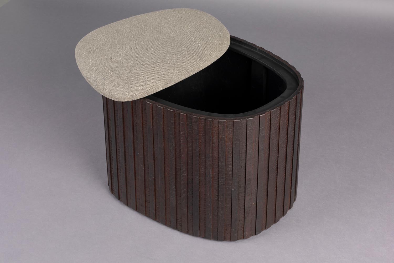 Vielseitiger Sitzpouf Bay Low: Komfort und Stauraum vereint.