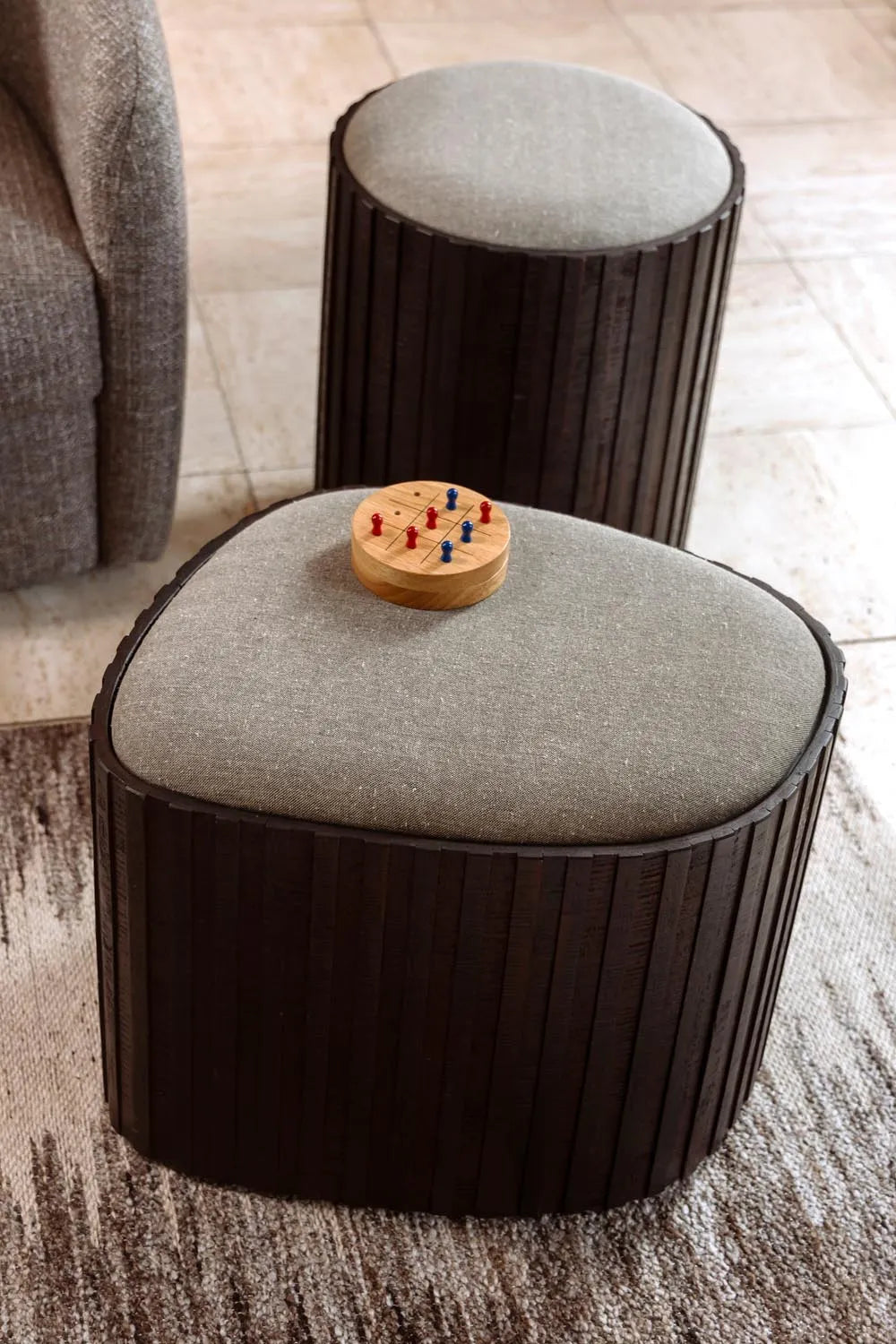 Dutchbone Bay Low: Vielseitiger Sitzpouf mit verstecktem Stauraum.