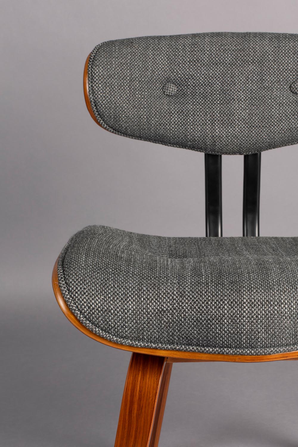 Entdecken Sie den stilvollen Blackwood Grey Stuhl von Dutchbone: Robuste Materialien, zeitloses Design und ideal für jeden Raum.