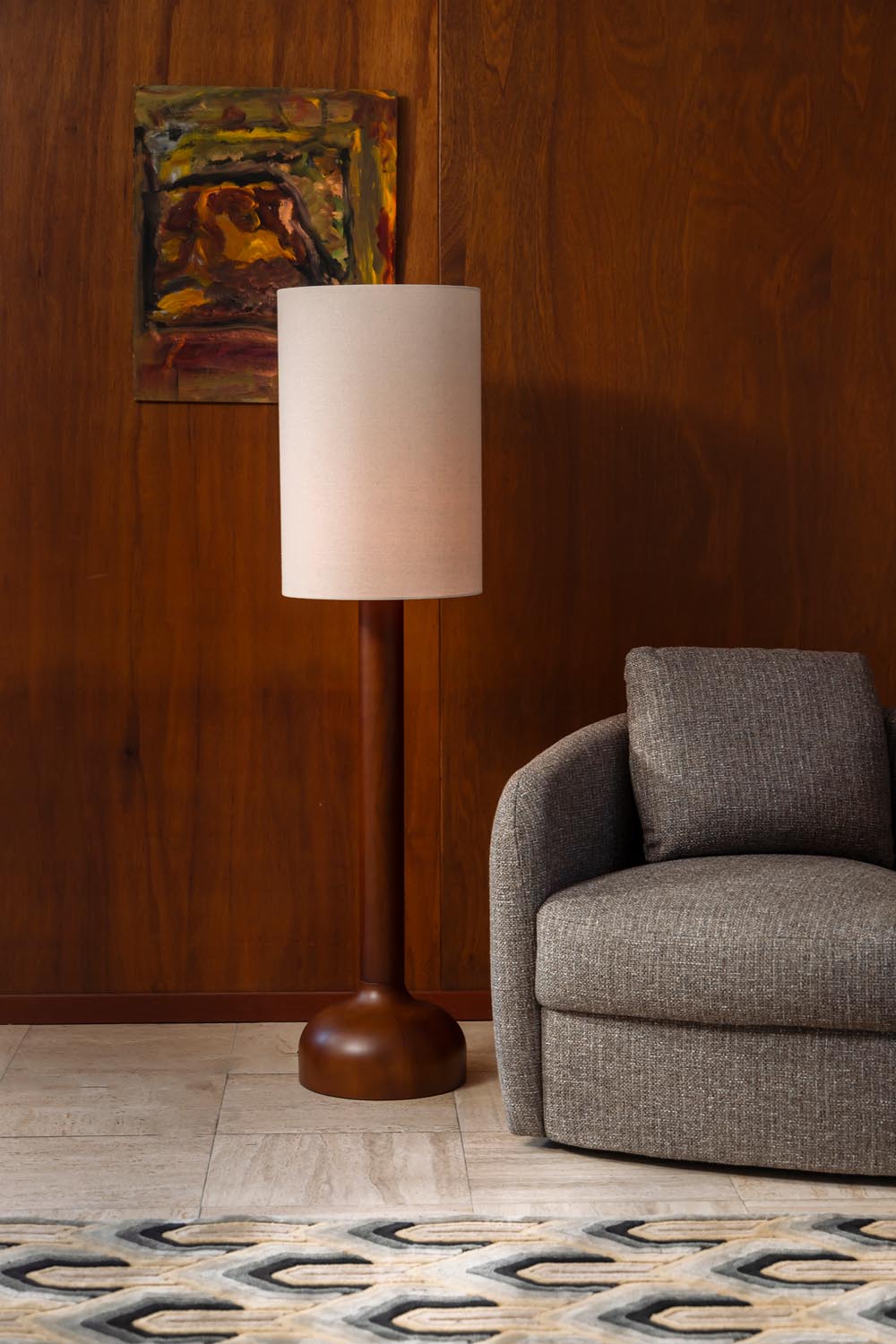 Stehlampe Jones: Stilvolle Beleuchtung mit Walnuss und Retro-Charme.