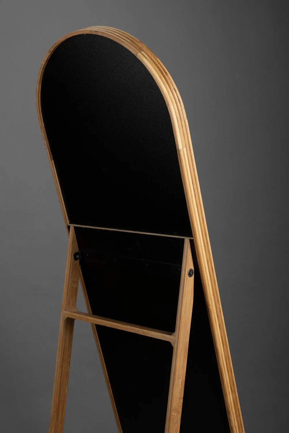 Caroun Spiegelständer: Nachhaltiges Design aus hochwertigem Bambus.