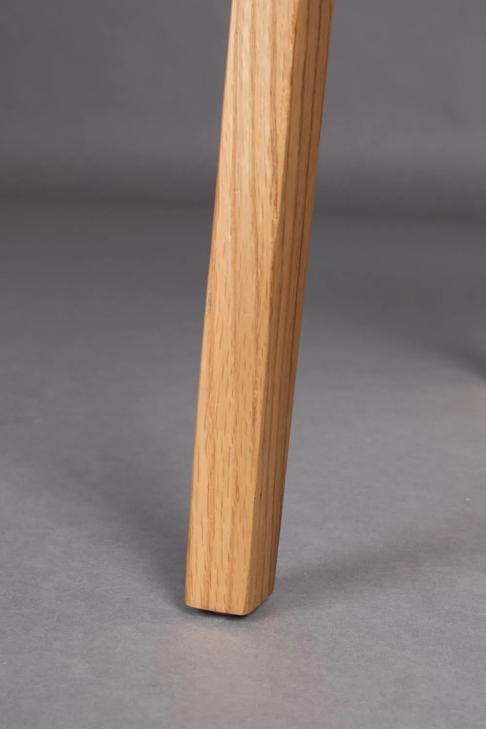 Westlake Natural Stuhl: Stilvoller Komfort aus nachhaltigem Holz.