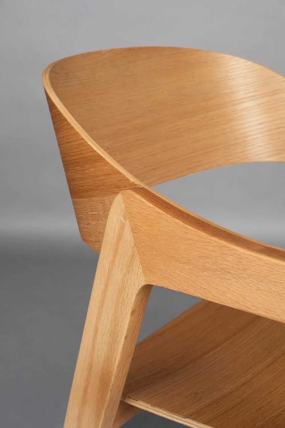 Westlake Stuhl: Zeitloses Design trifft auf umweltfreundliche Materialien.
