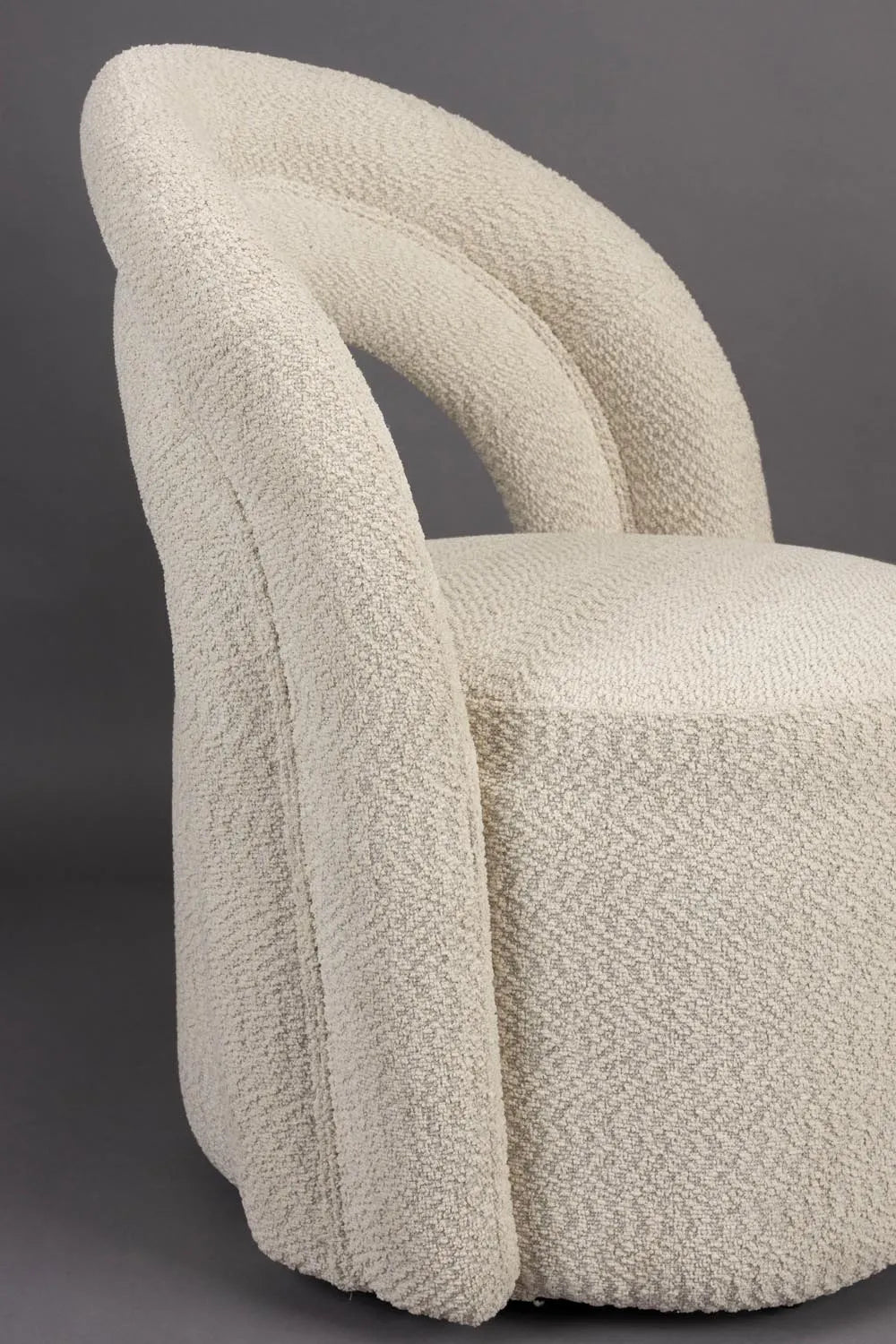 Beiger Dutchbone Seina Sessel: Komfort und Drehung in einem.