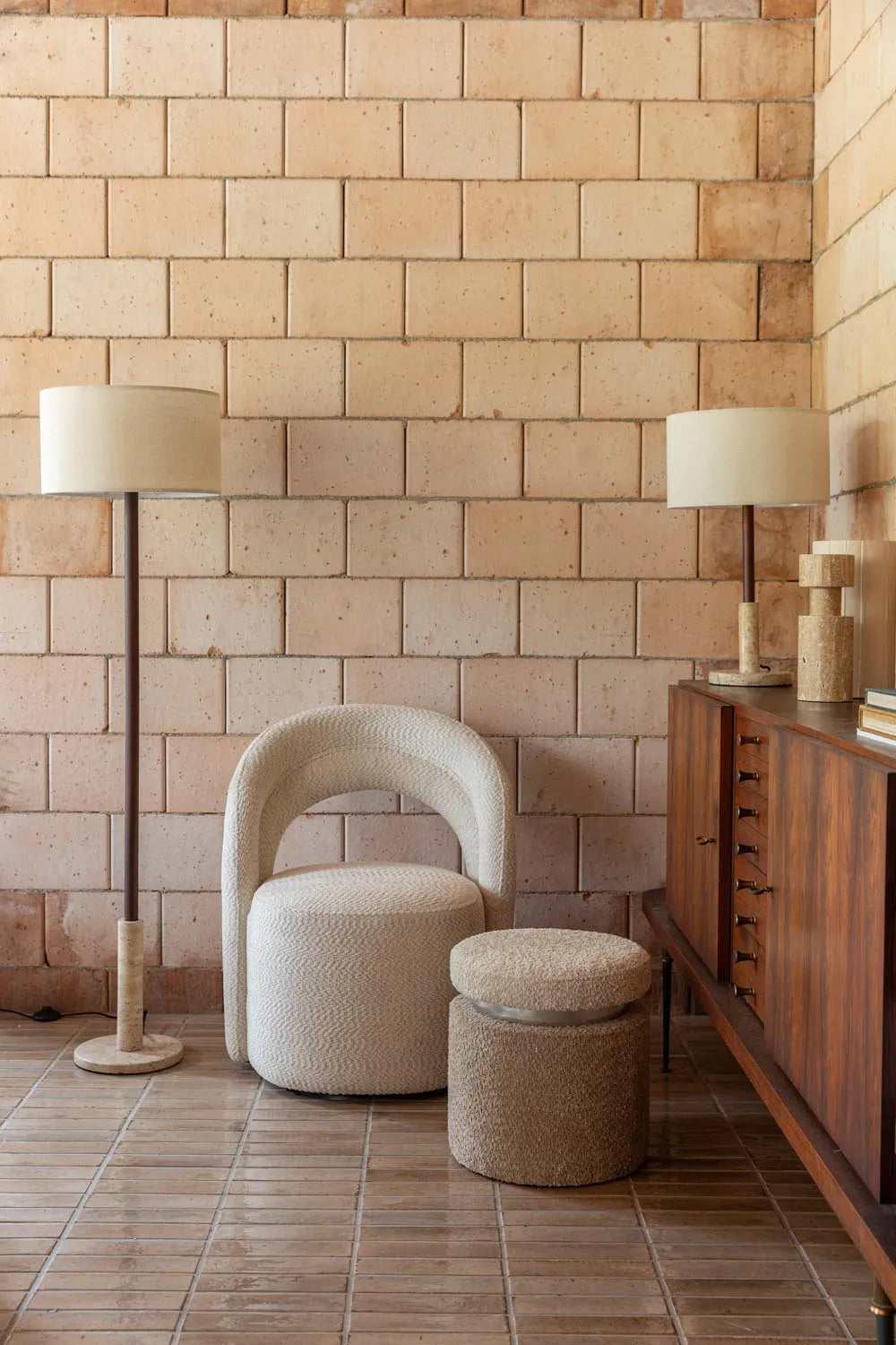 Dutchbone Seina: Stilvoller, drehbarer Loungesessel in Beige.