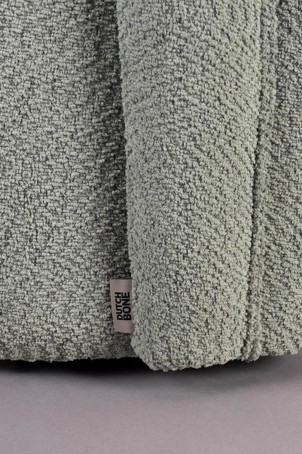 Eleganter grüner Seina Loungesessel mit 360° Drehung von Dutchbone.
