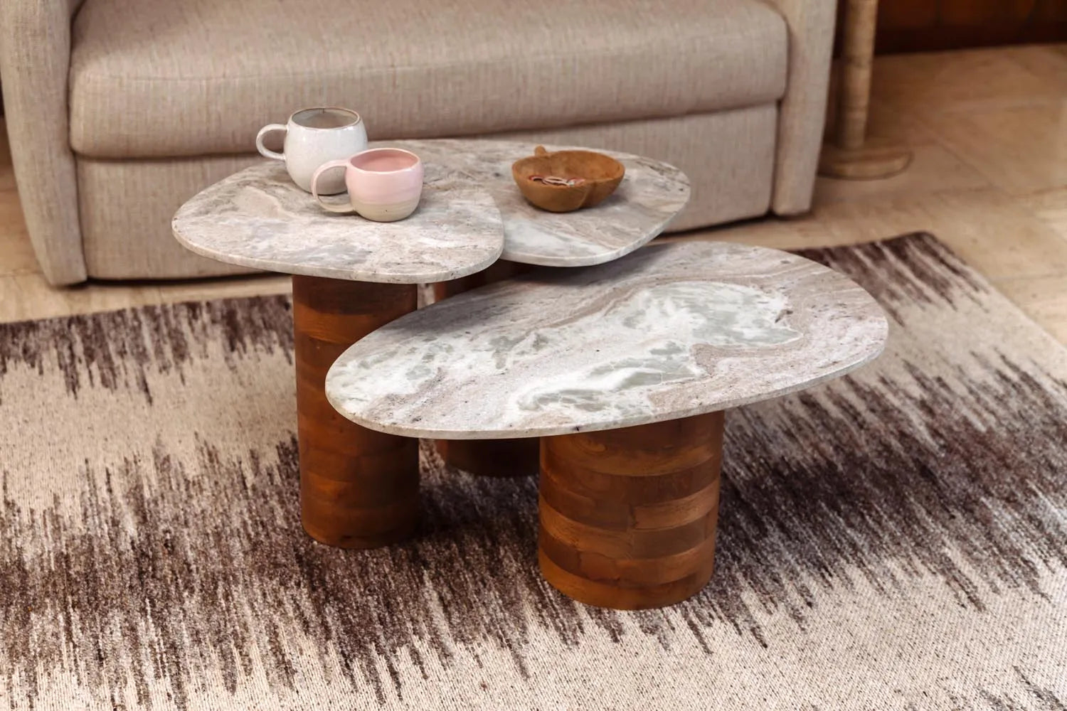 Stilvolle Suki Beistelltische im 3er-Set aus edlem Marmor von Dutchbone.