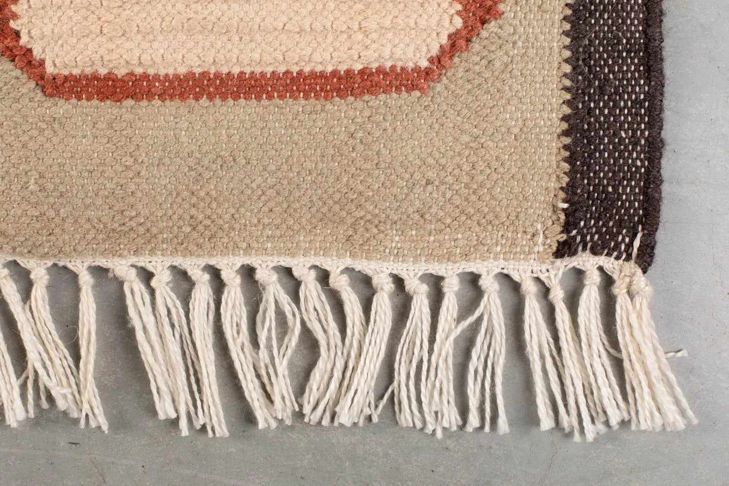 Dutchbone Haydon Teppich: Exquisite Textur für stilvolle Räume.