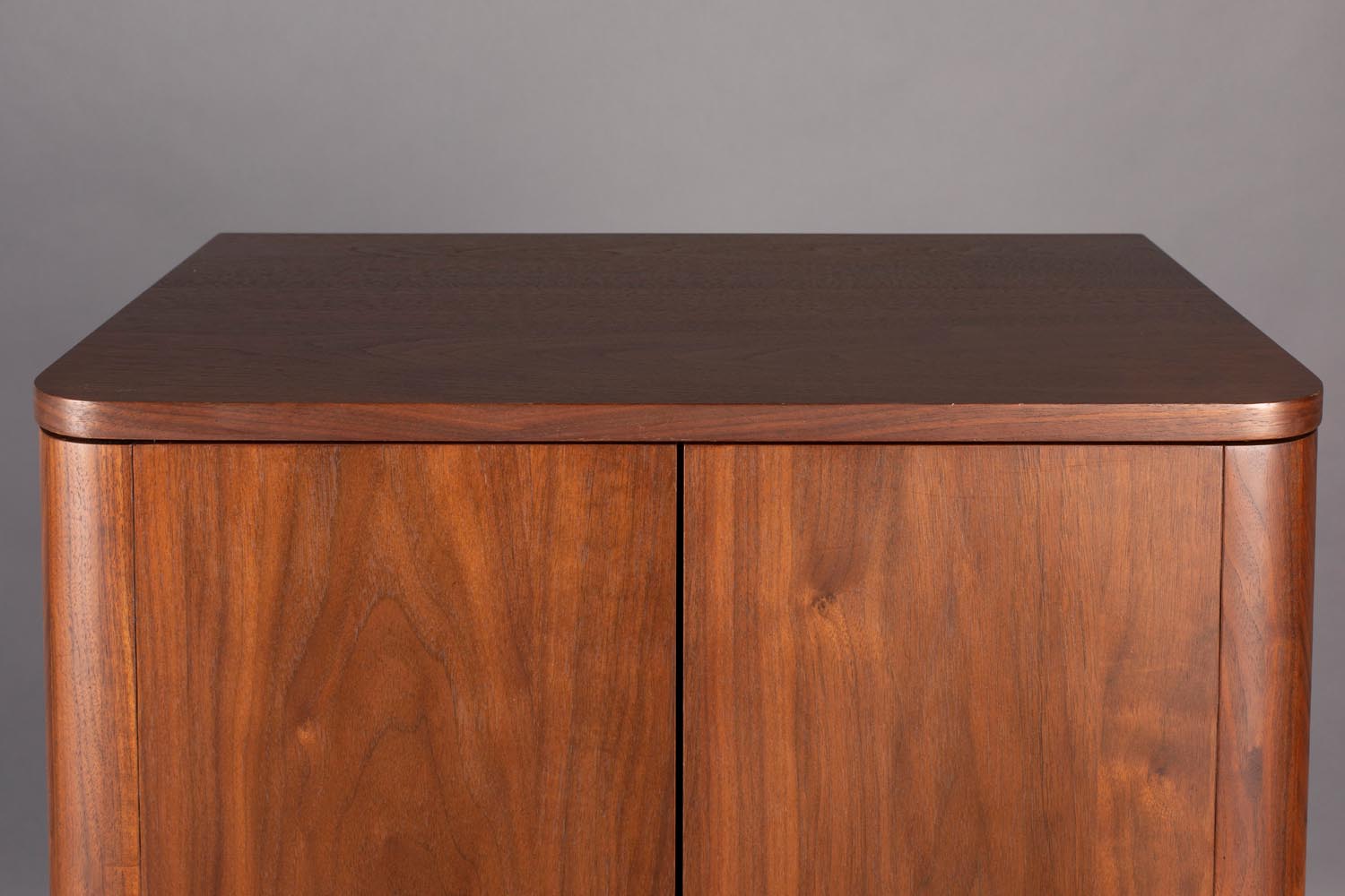Dutchbone Morrison Schrank: Walnussfurnier, vielseitiger Stauraum.