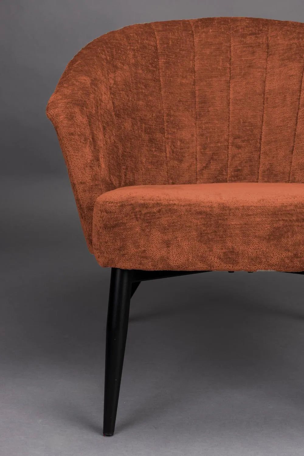 Stilvoller Loungesessel Georgia Terra: Komfort trifft auf Eleganz.
