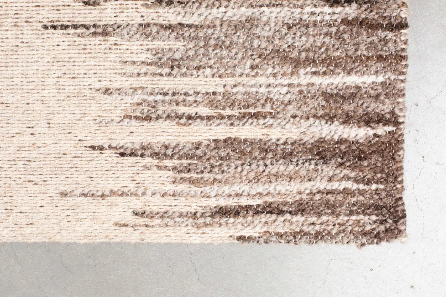 Dutchbone Rhea Teppich 200x300: Luxuriöse Wärme für jeden Raum.