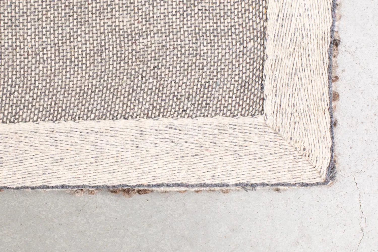 Dutchbone Rhea Teppich 200x300: Eleganz und Gemütlichkeit vereint.