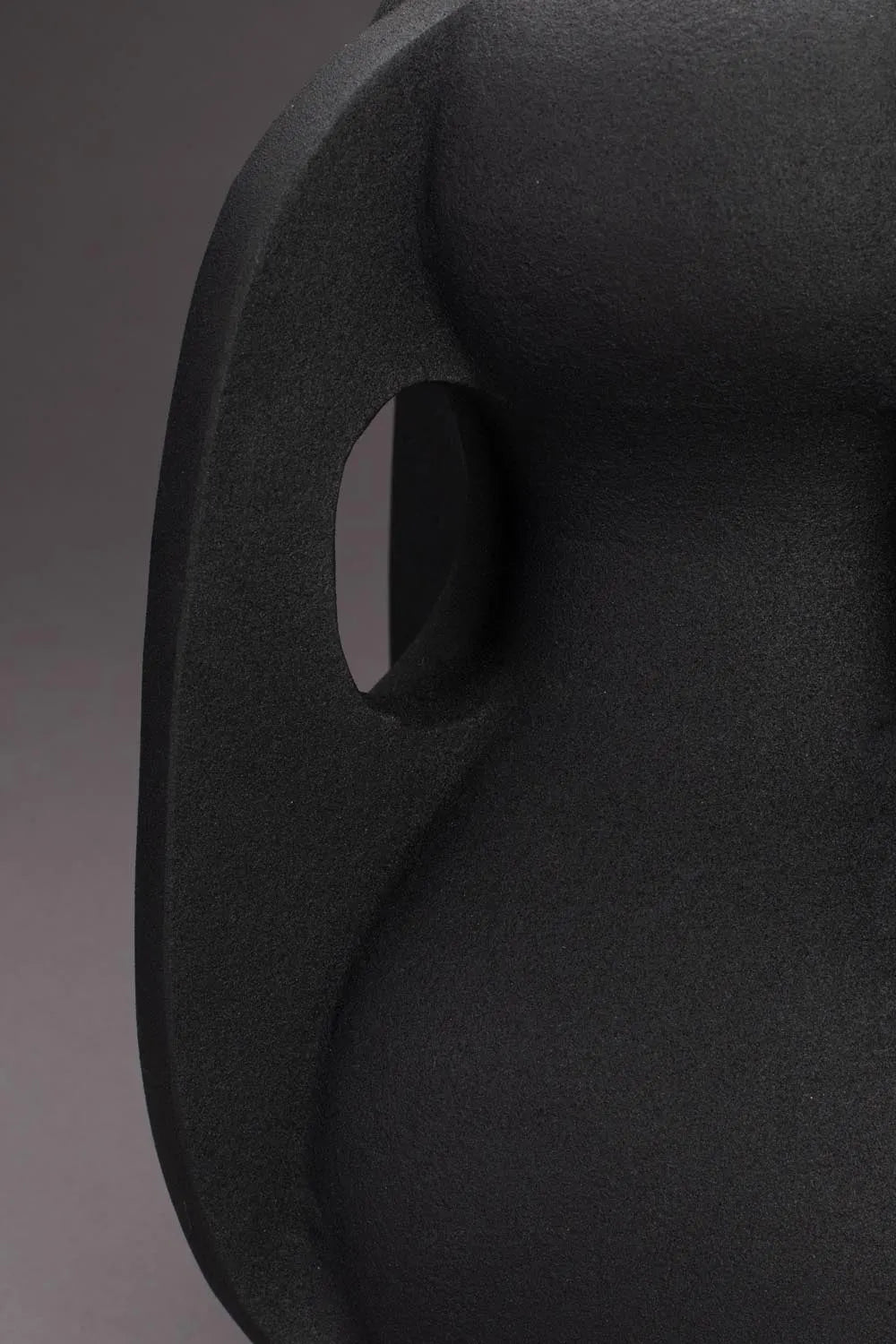 Vase Thiago L Schwarz: Modernes Design trifft auf edle Schlichtheit.