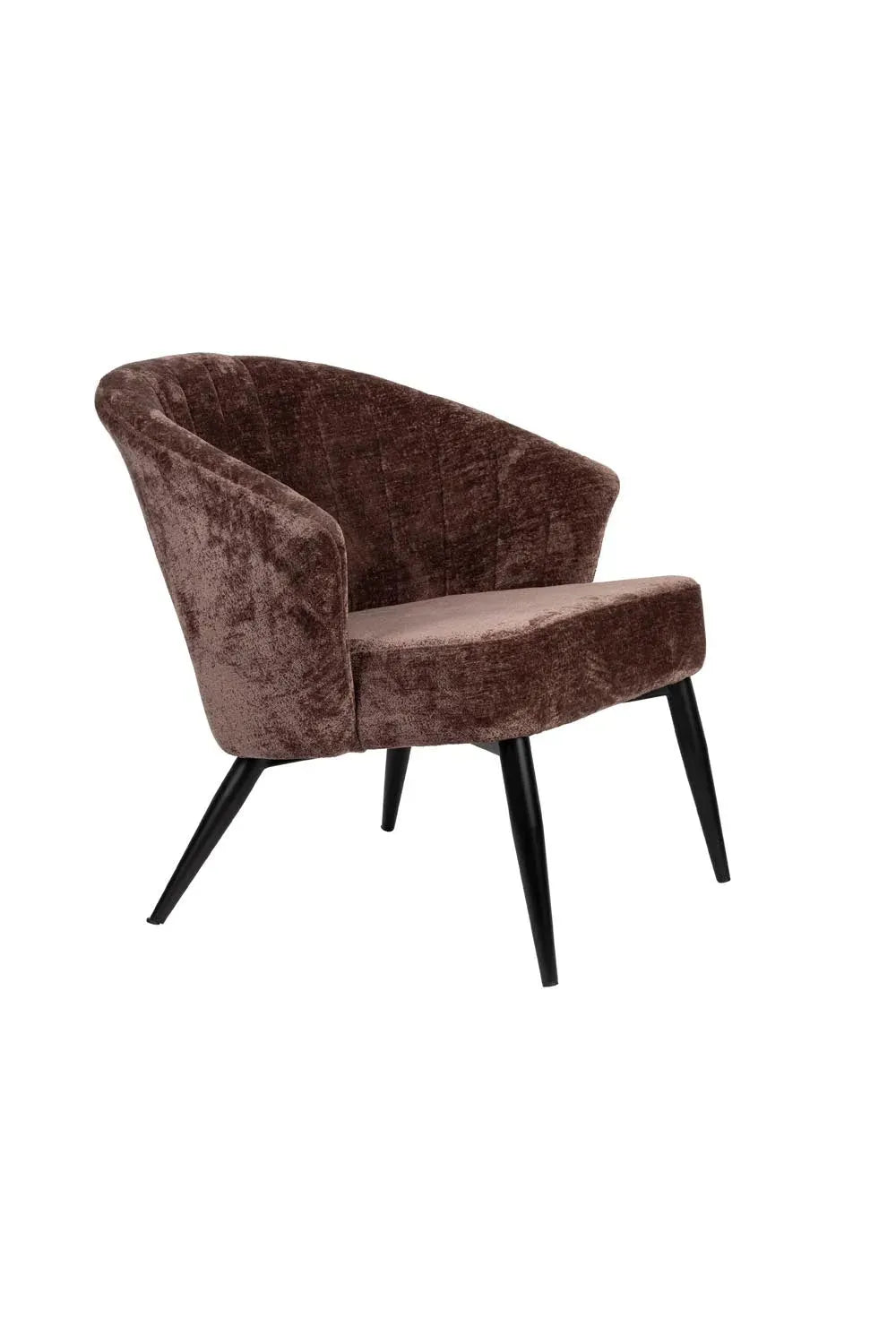 Der Loungesessel Georgia Lila von Dutchbone vereint luxuriösen Samt in tiefen Juwelentönen mit einem eleganten Vintage-Design.