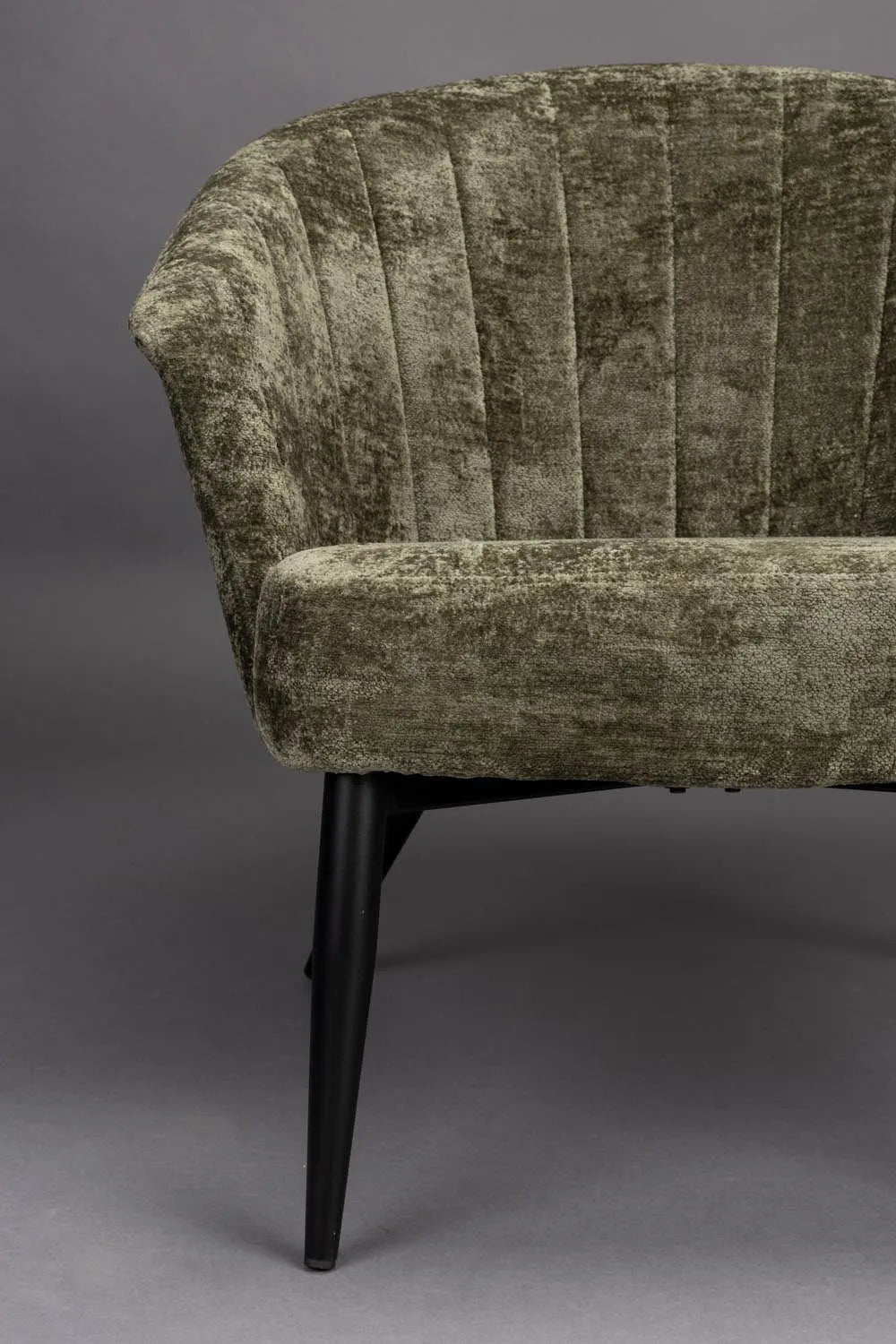 Eleganter Loungesessel Georgia in Grün von Dutchbone für modernes Wohnen.