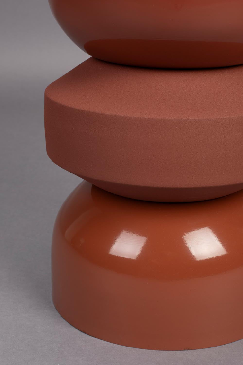 Hocker Apollo Terra: Eleganz und Komfort für zeitgemässe Räume.
