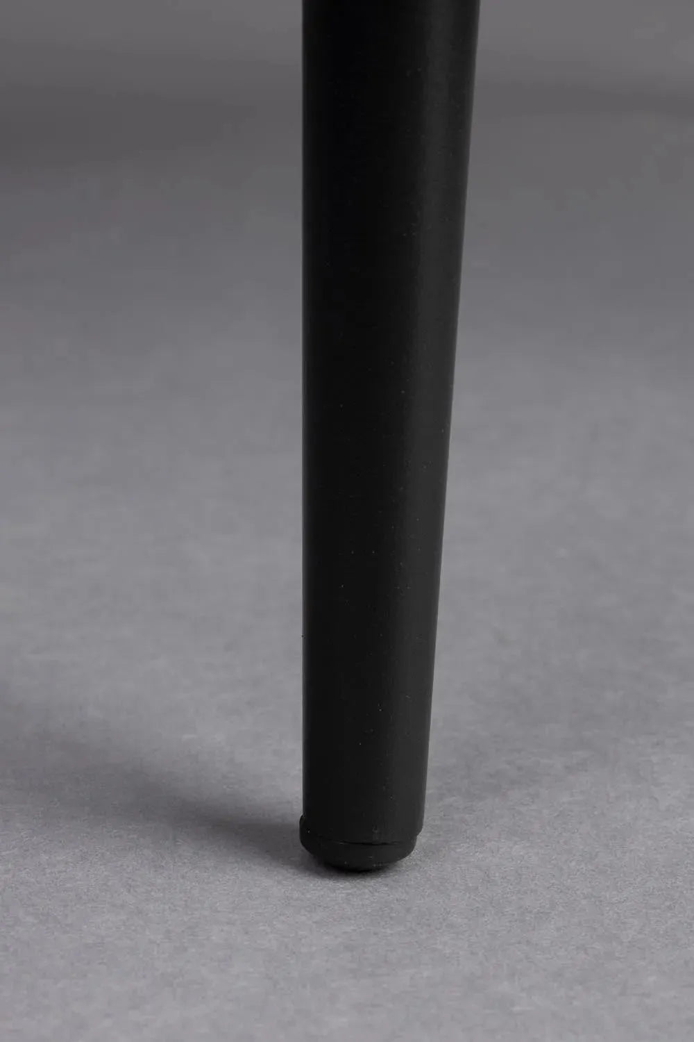 Eleganter Stuhl Georgia Beige: Dutchbone für modernes Wohndesign.