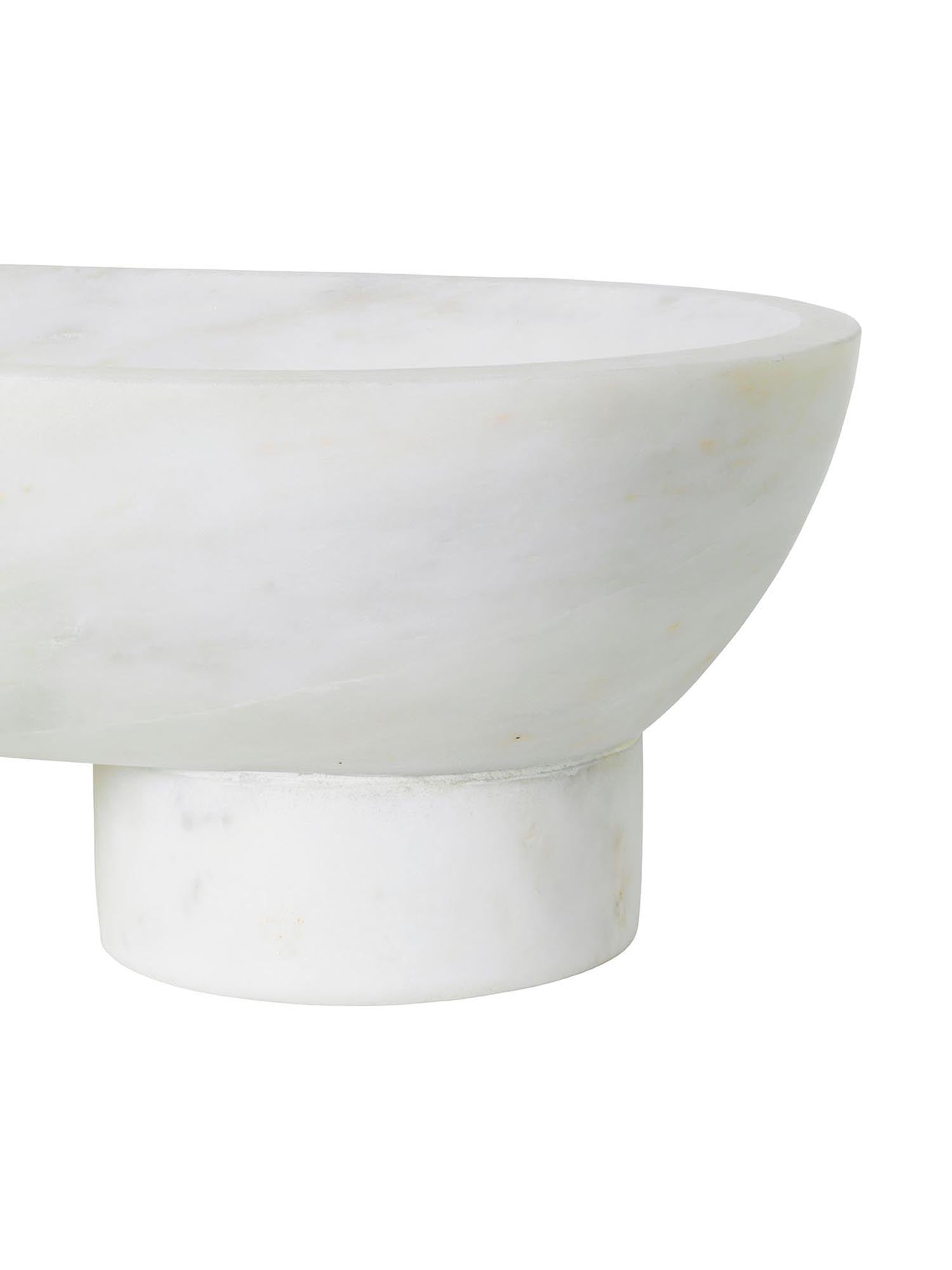 Die Alza Schale von Ferm Living vereint modernes Design und edlen Marmor. Ein stilvolles Deko-Element für jeden Raum.