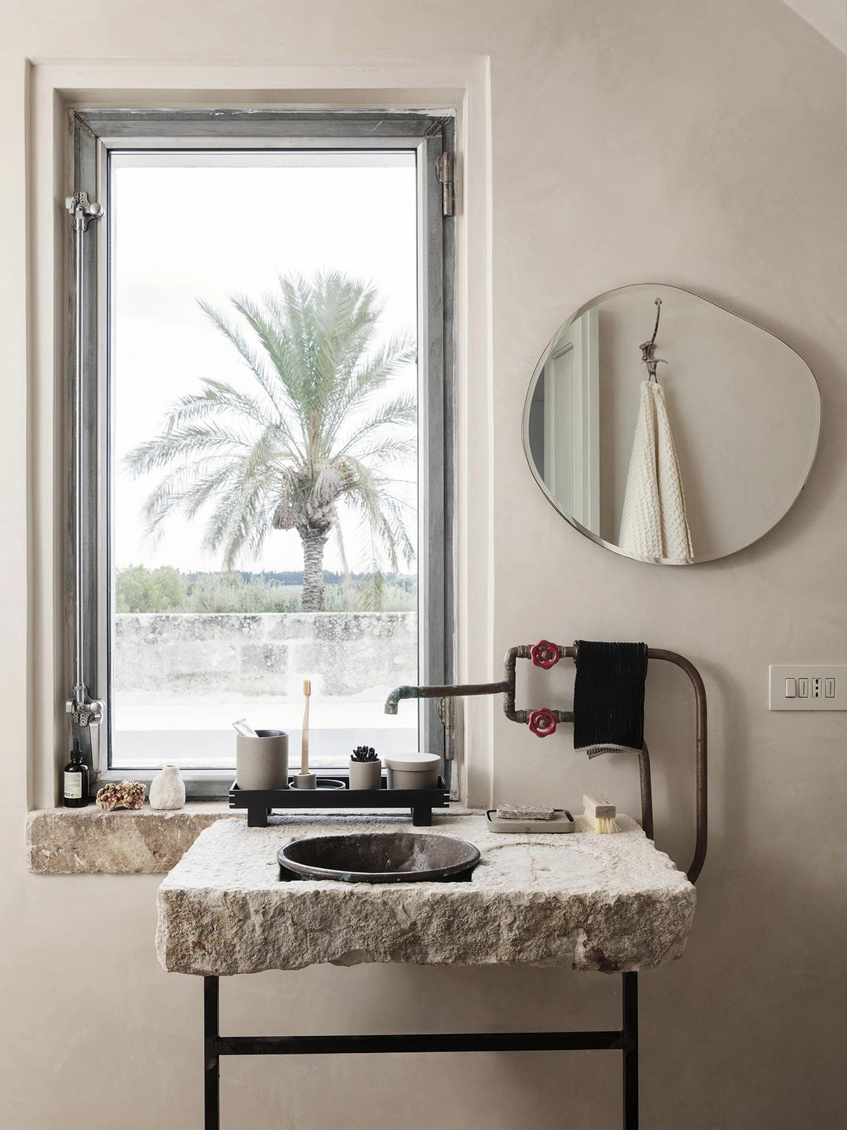 Bon Schale klein in Sand präsentiert im Onlineshop von KAQTU Design AG. Schale ist von Ferm Living