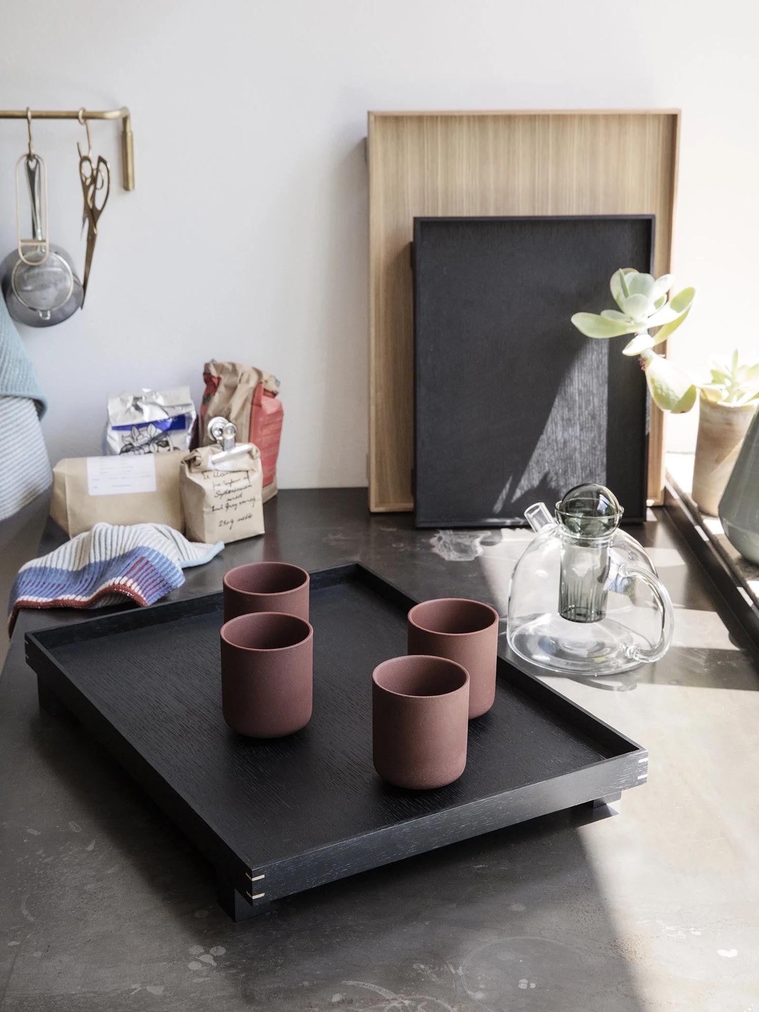 Grosses Bon Tablett von Ferm Living: Perfekt für edle Tischarrangements.