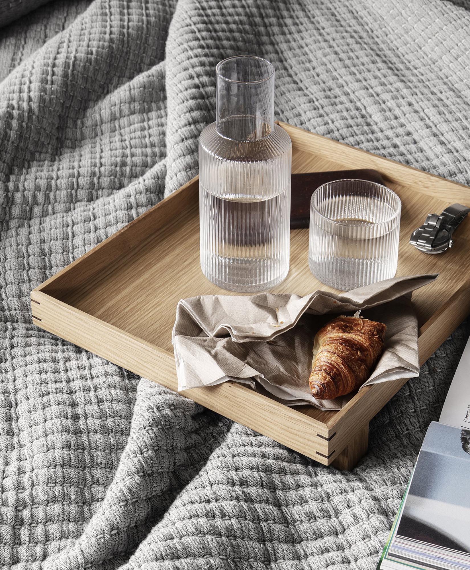Bon Tablett Small in Hellbraun präsentiert im Onlineshop von KAQTU Design AG. Tablett ist von Ferm Living