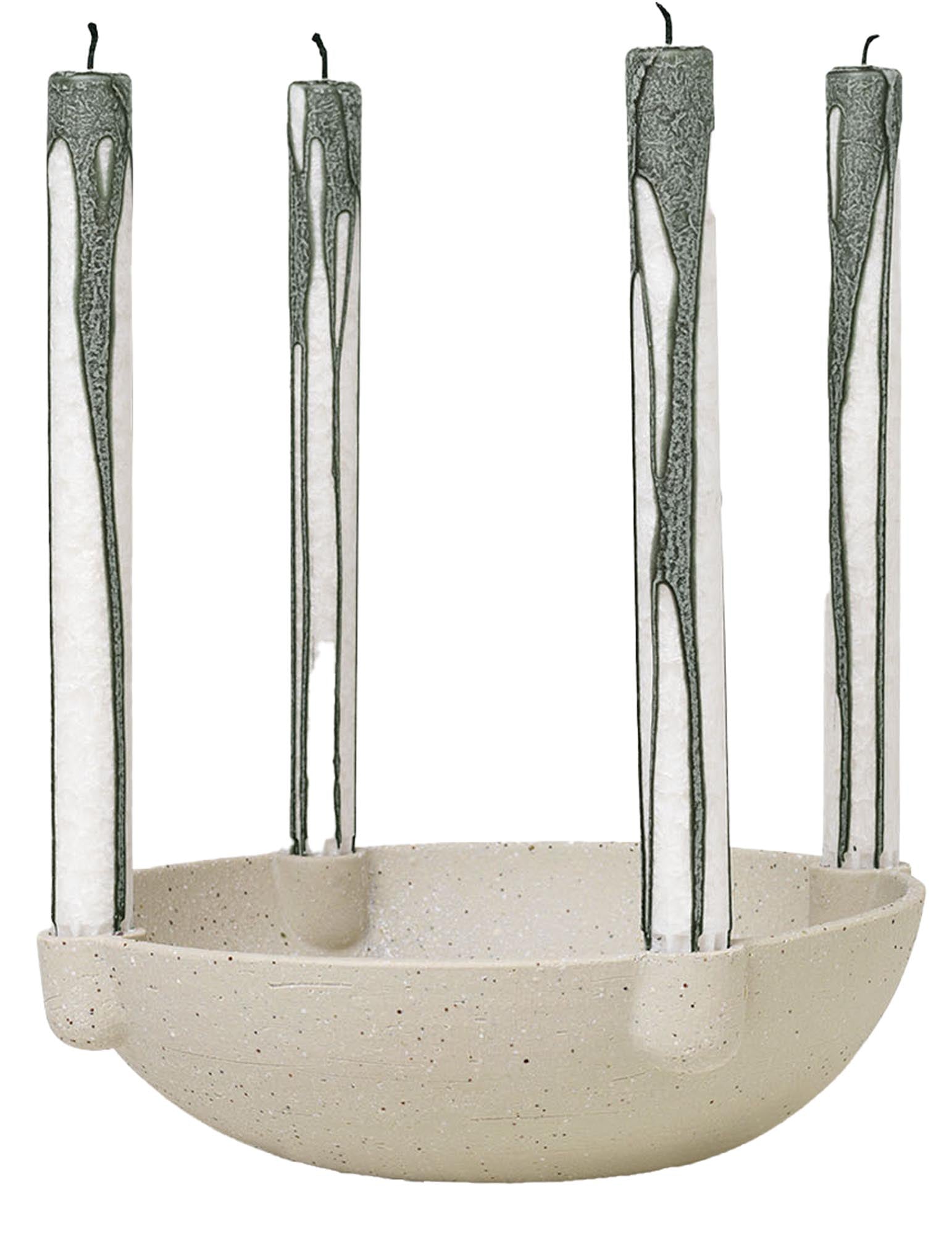 Bowl Kerzenhalter in Hellgrau präsentiert im Onlineshop von KAQTU Design AG. Kerzenständer ist von Ferm Living
