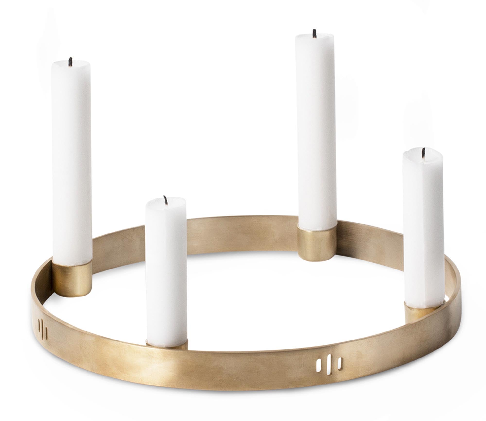 Kerzenhalter Ring in Messing matt präsentiert im Onlineshop von KAQTU Design AG. Kerzenständer ist von Ferm Living