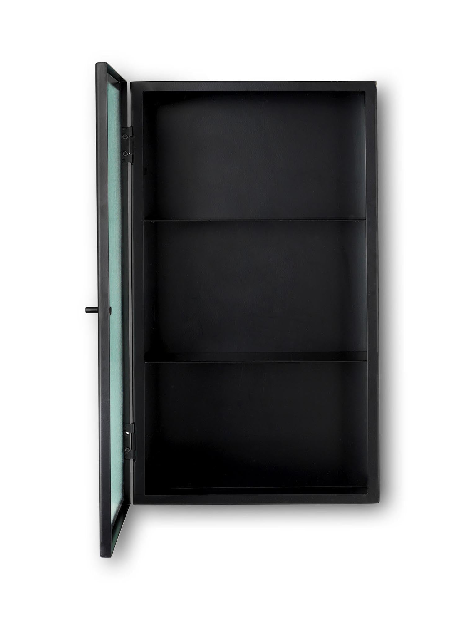 Stilvoller Haze Wandschrank mit strukturiertem Glas von Ferm Living.