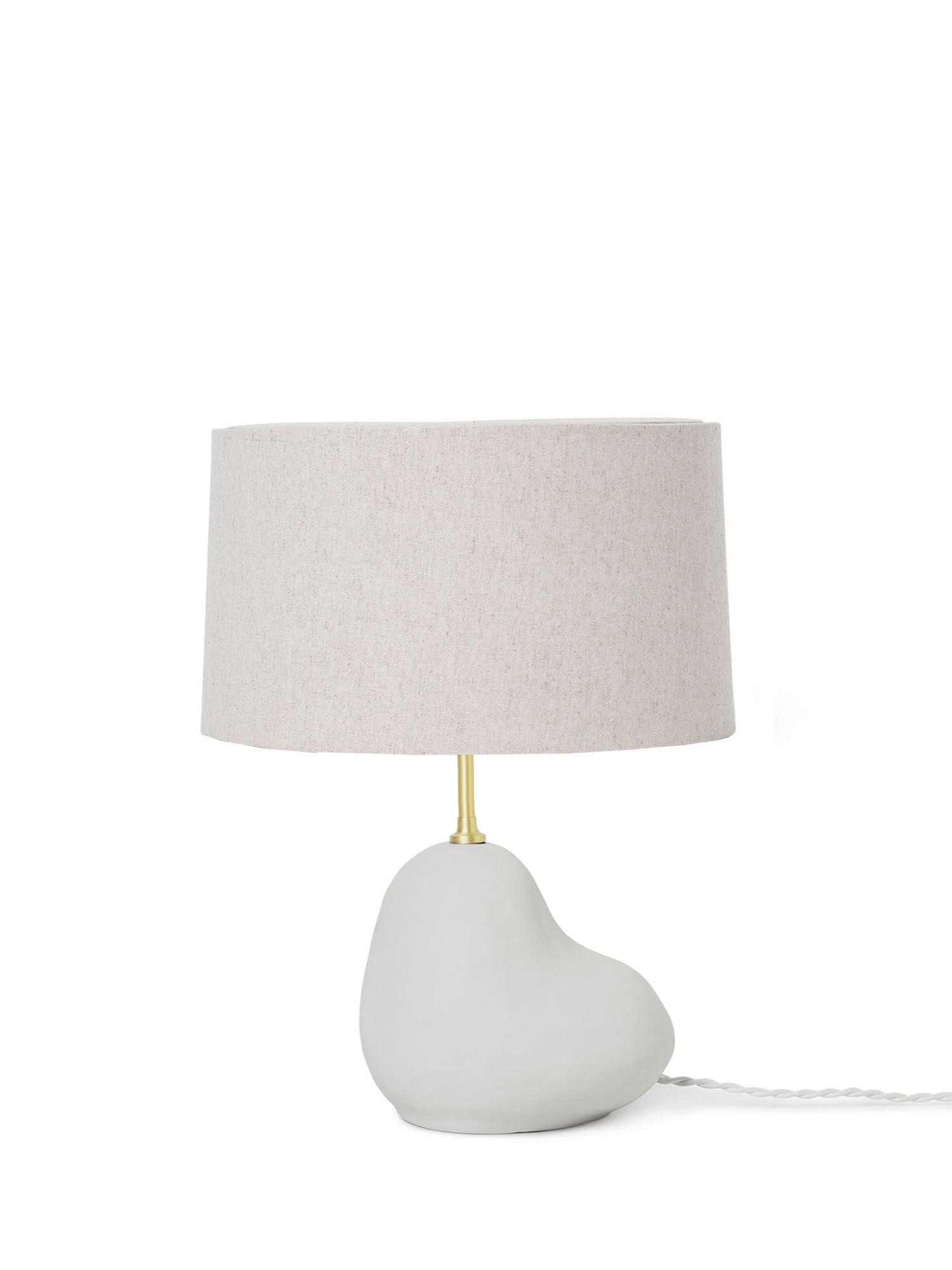 Hebe Lampensockel in Cremeweiss präsentiert im Onlineshop von KAQTU Design AG. Lampenständer ist von Ferm Living