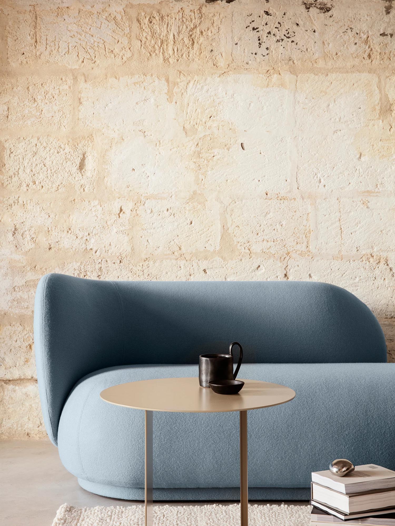 Rico Diwan von Ferm Living: Eleganz trifft auf modernen Komfort.
