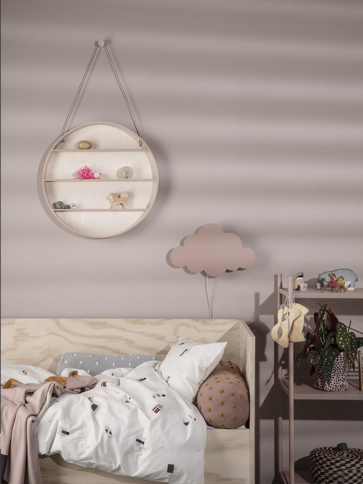 Setzkasten rund in Hellbraun präsentiert im Onlineshop von KAQTU Design AG. Setzkasten ist von Ferm Living