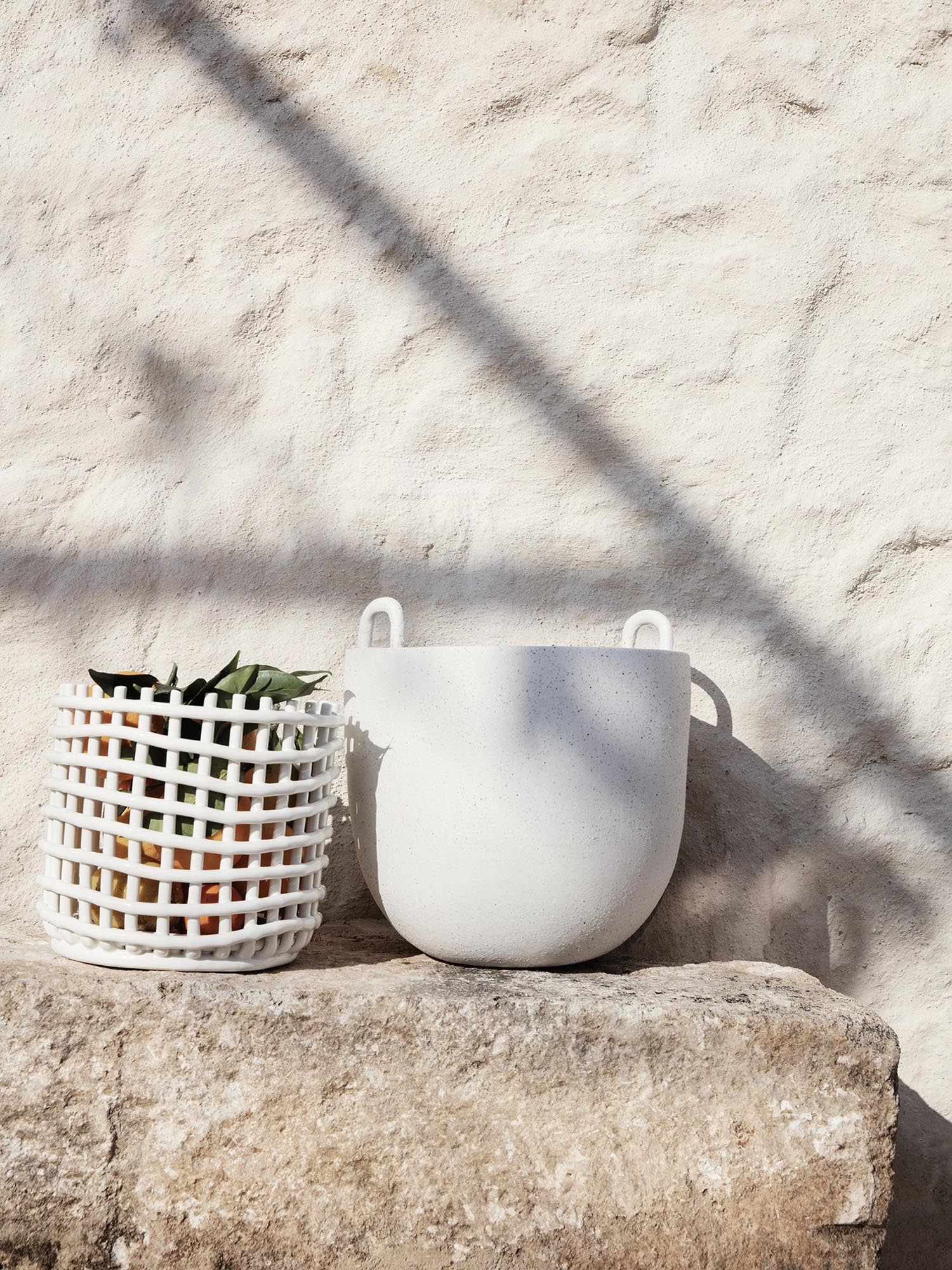Eleganter Speckle Pflanzentopf von Ferm Living für stilvolle Räume.