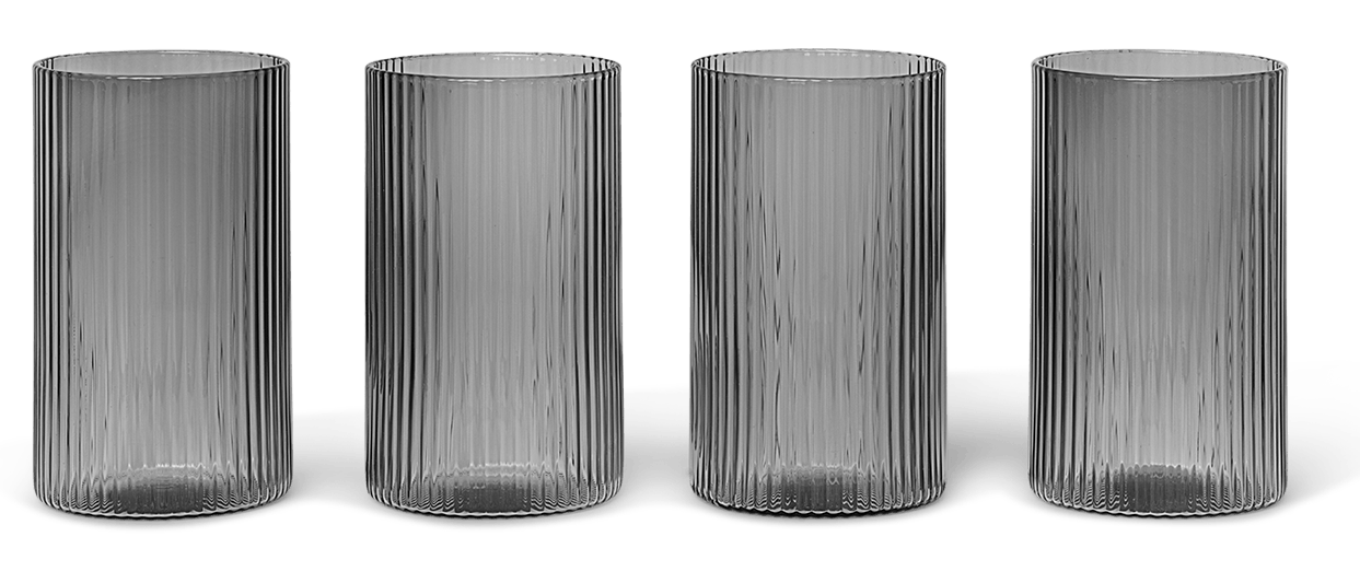 Ripple Glas (Gerillt) 4er Set in Klar / Grau präsentiert im Onlineshop von KAQTU Design AG. Glas ist von Ferm Living