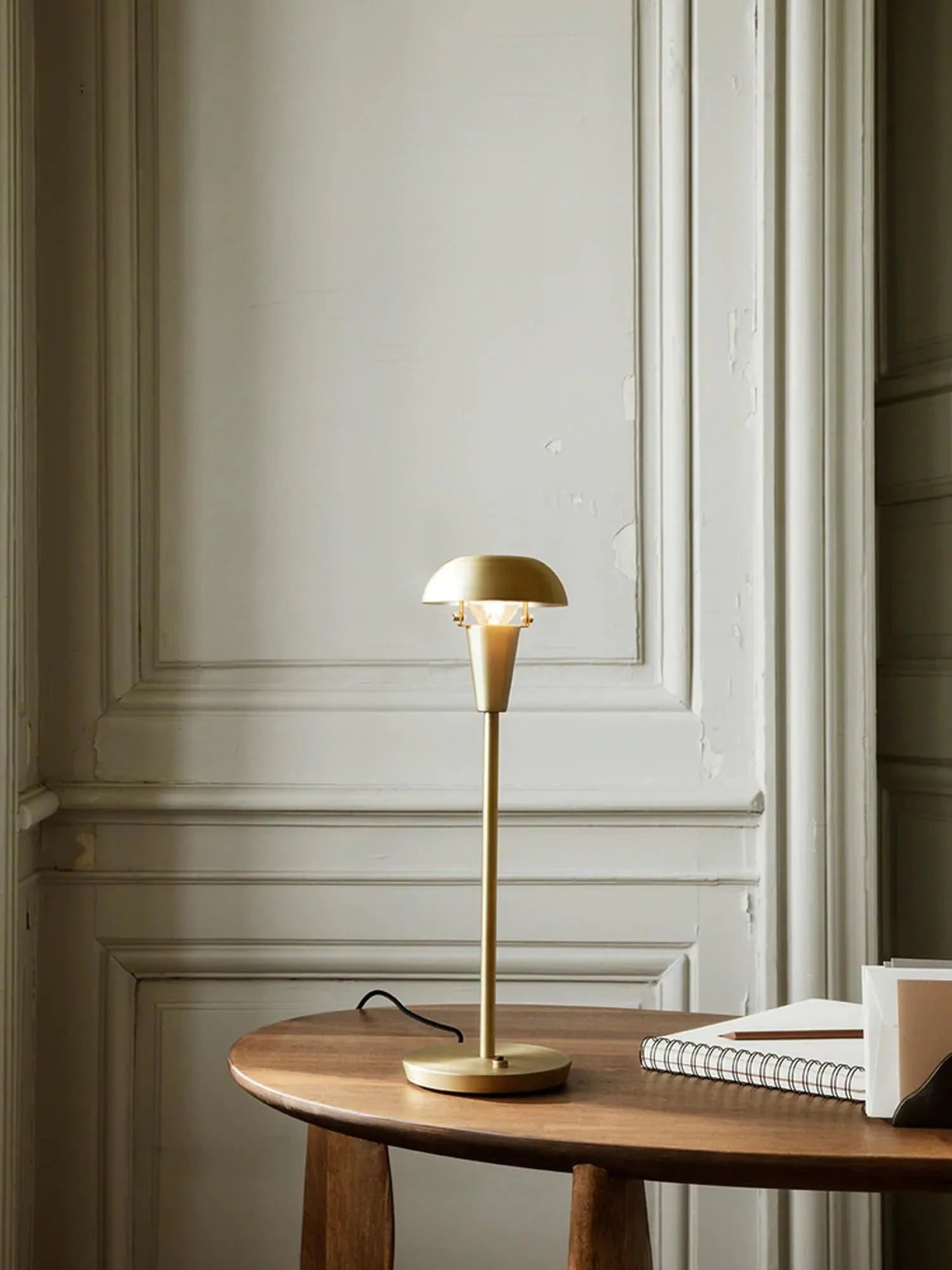 Tiny Tischleuchte in Messing präsentiert im Onlineshop von KAQTU Design AG. Tischleuchte ist von Ferm Living