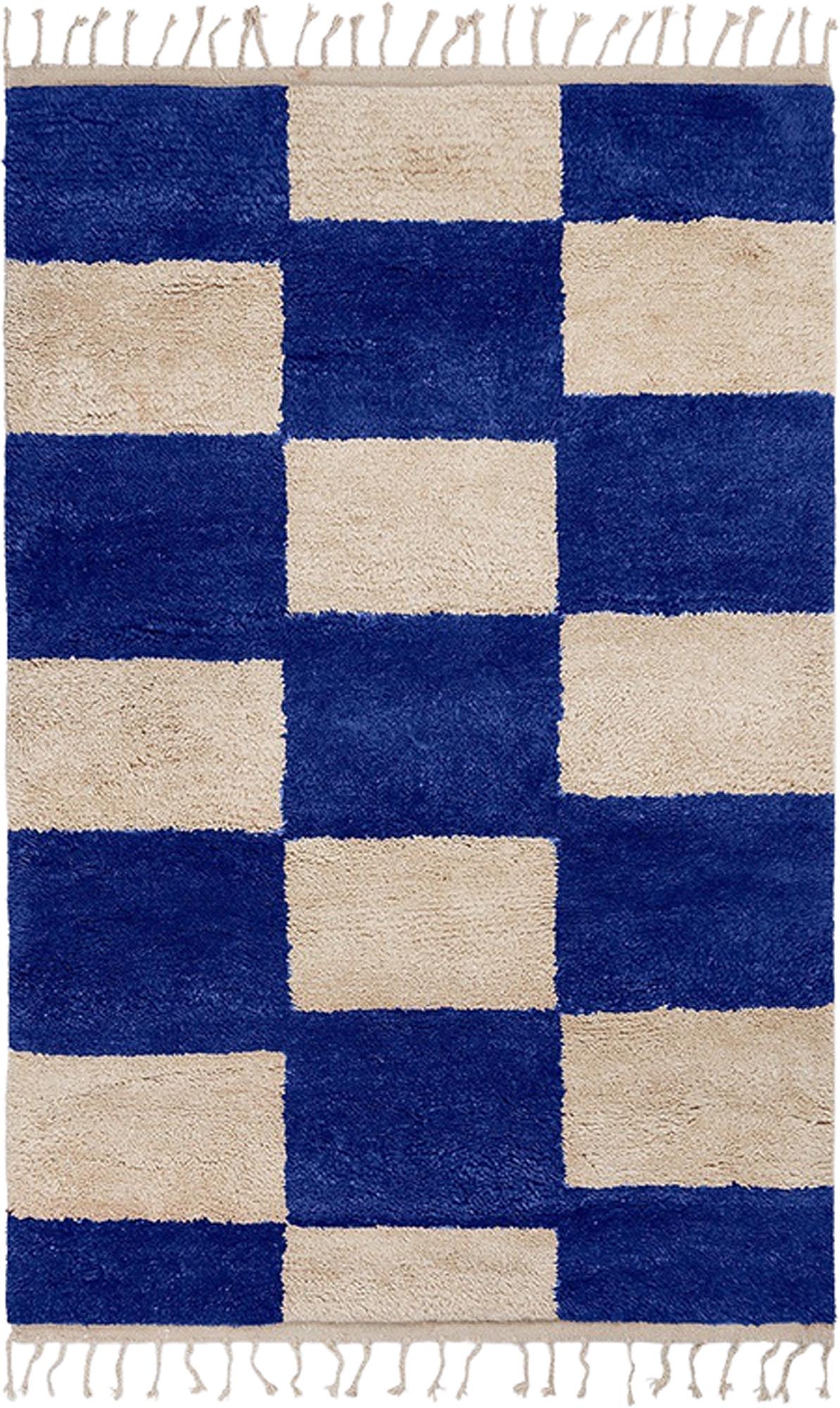 Mara Teppich in Blau / Off-White präsentiert im Onlineshop von KAQTU Design AG. Teppich ist von Ferm Living