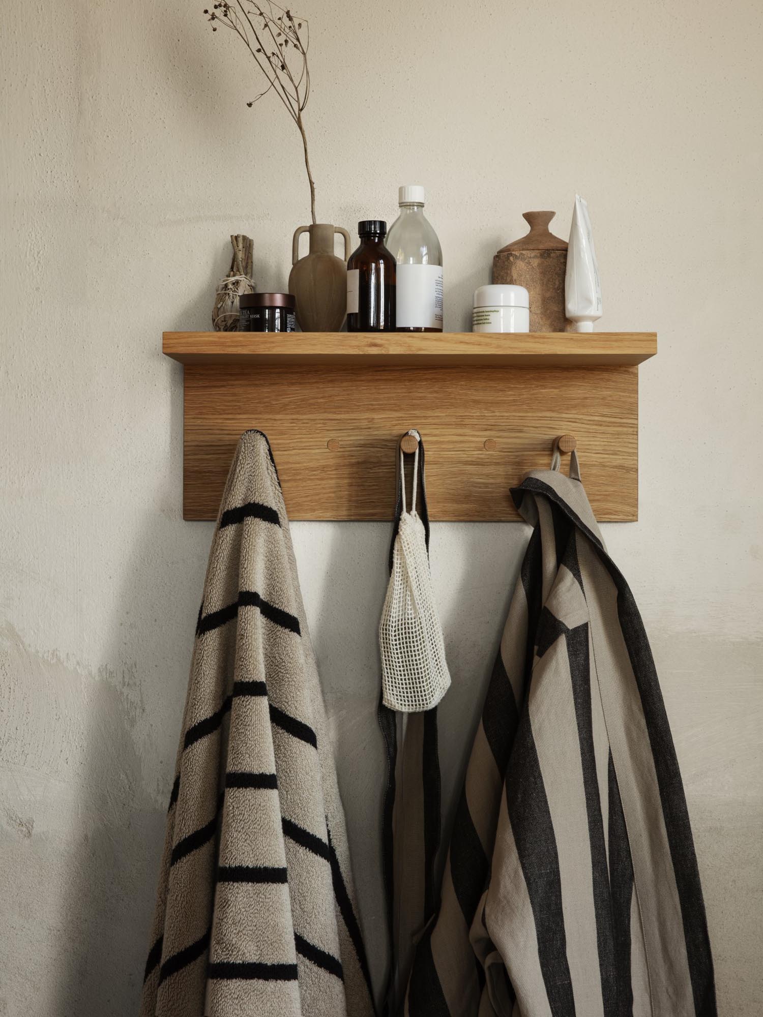 Alee Badetuch in Sand / Schwarz präsentiert im Onlineshop von KAQTU Design AG. Badetuch ist von Ferm Living