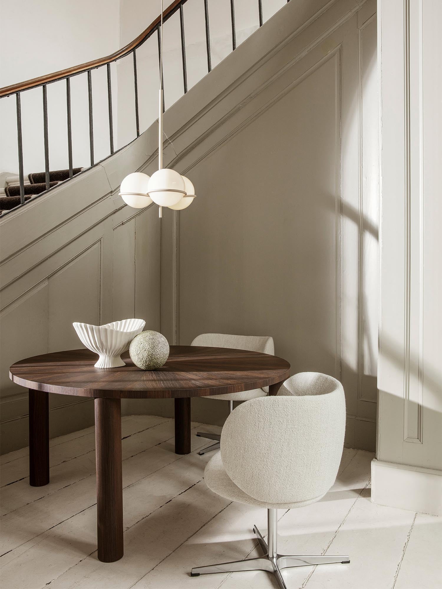 Post dining table