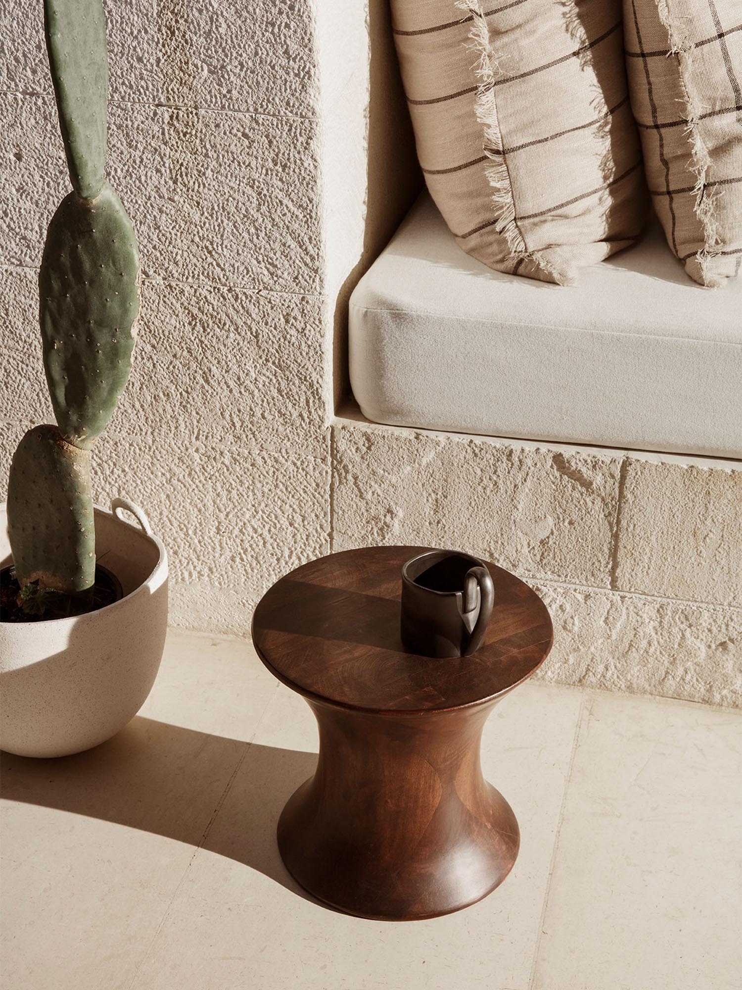 Spin stool