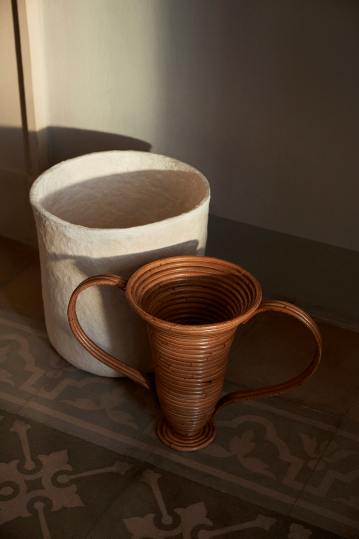 Amphora Vase Klein in Natur präsentiert im Onlineshop von KAQTU Design AG. Vase ist von Ferm Living
