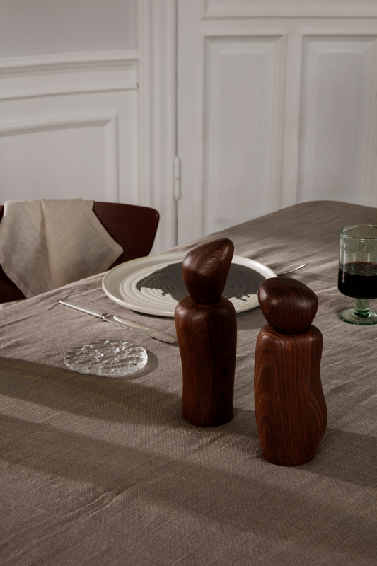 Cairn Gewürzmühle in Dunkelbraun präsentiert im Onlineshop von KAQTU Design AG. Salzmühle ist von Ferm Living